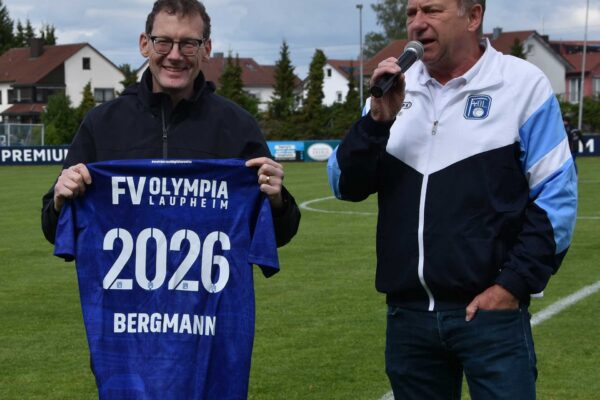 Didi Seidler präsentiert neues Trikot